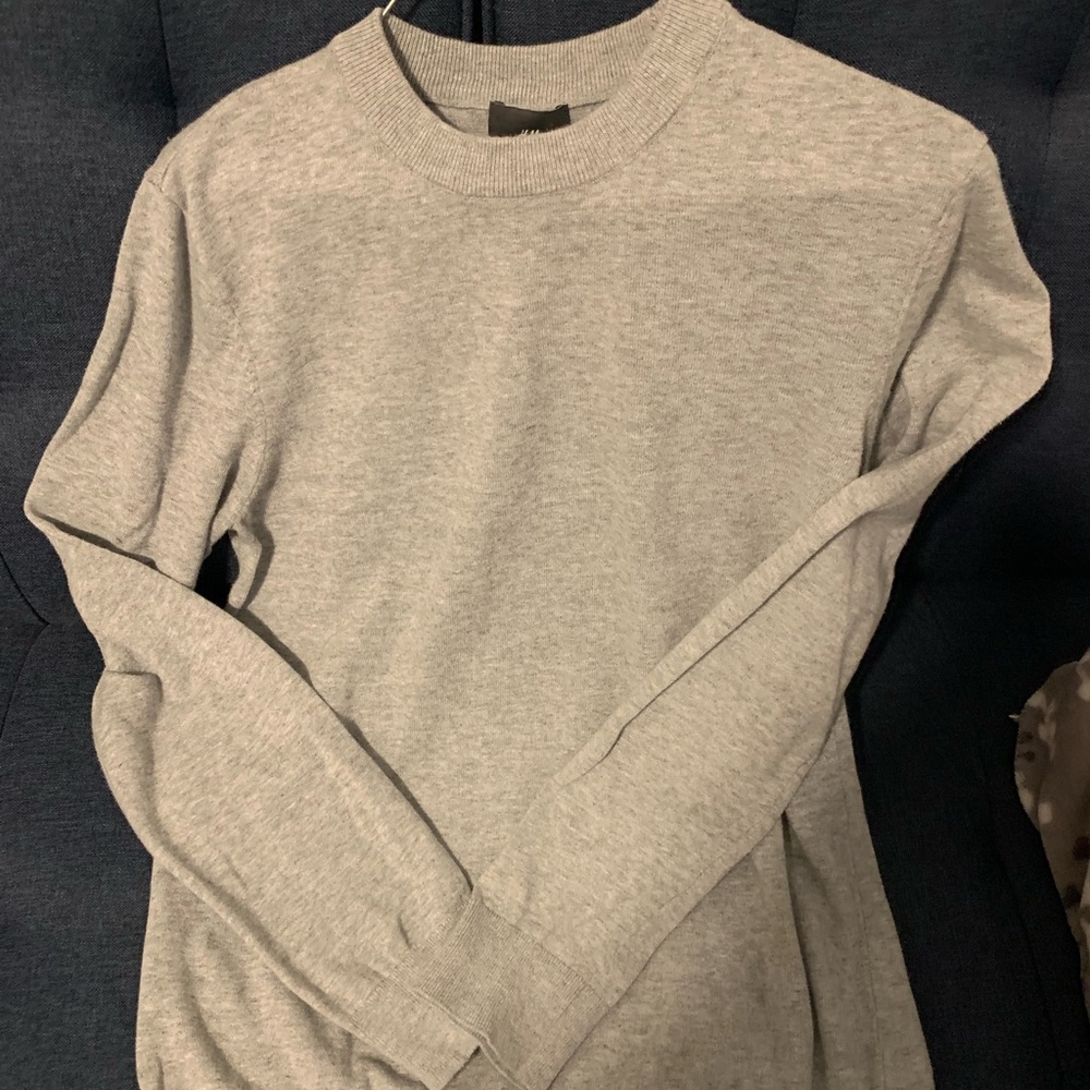 Men’s medium slim fit H & M crewneck sweater.  Light heather gray.